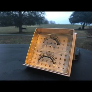 Battington Lashes - Style:  Monroe 3D Silk Lashes